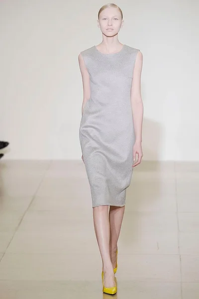 Look 16